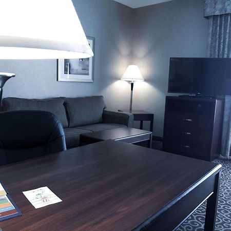 Hampton Inn & Suites By Hilton Edmonton International Airport Leduc Bagian luar foto