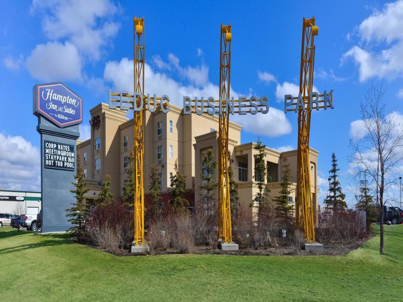 Hampton Inn & Suites By Hilton Edmonton International Airport Leduc Bagian luar foto