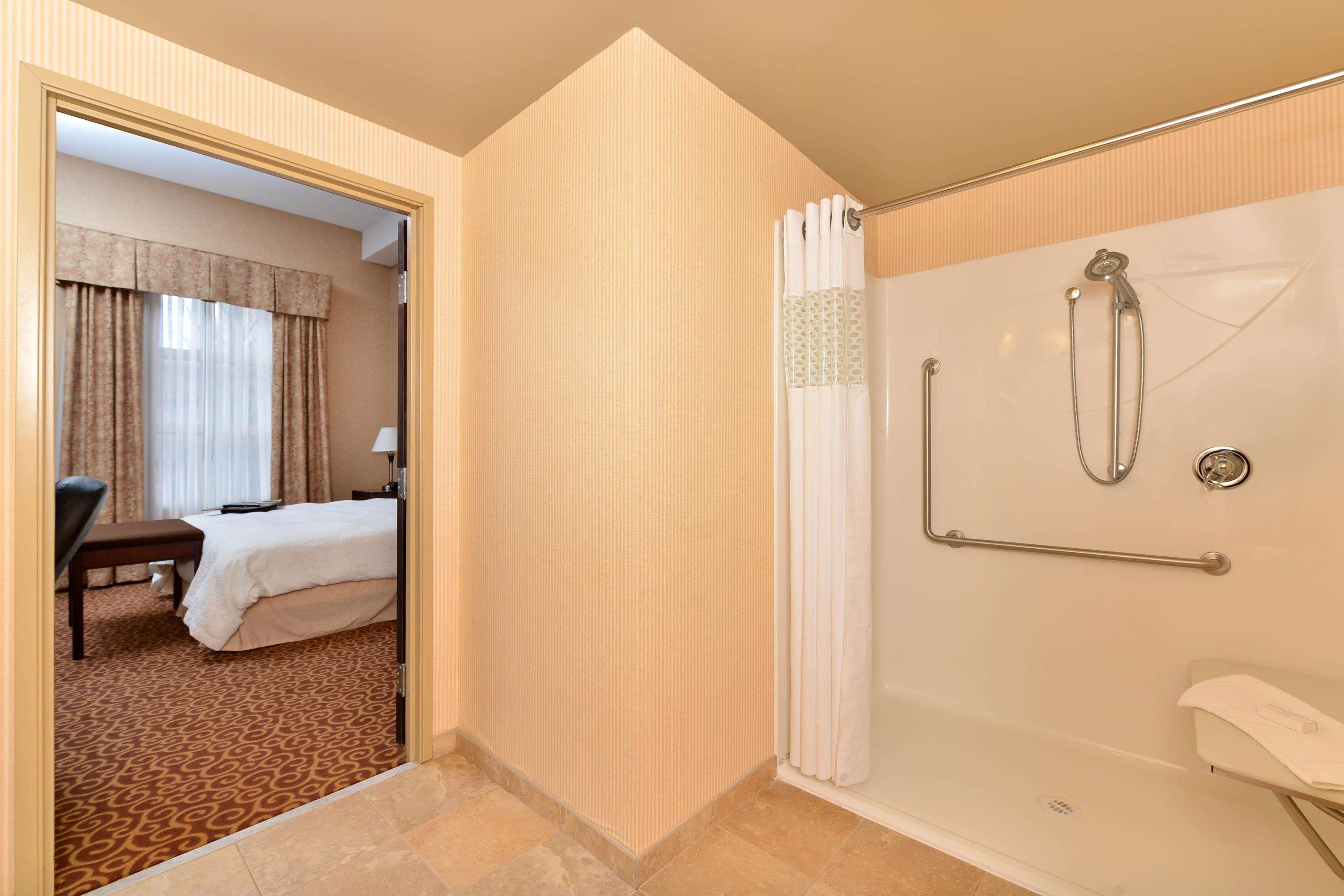 Hampton Inn & Suites By Hilton Edmonton International Airport Leduc Bagian luar foto