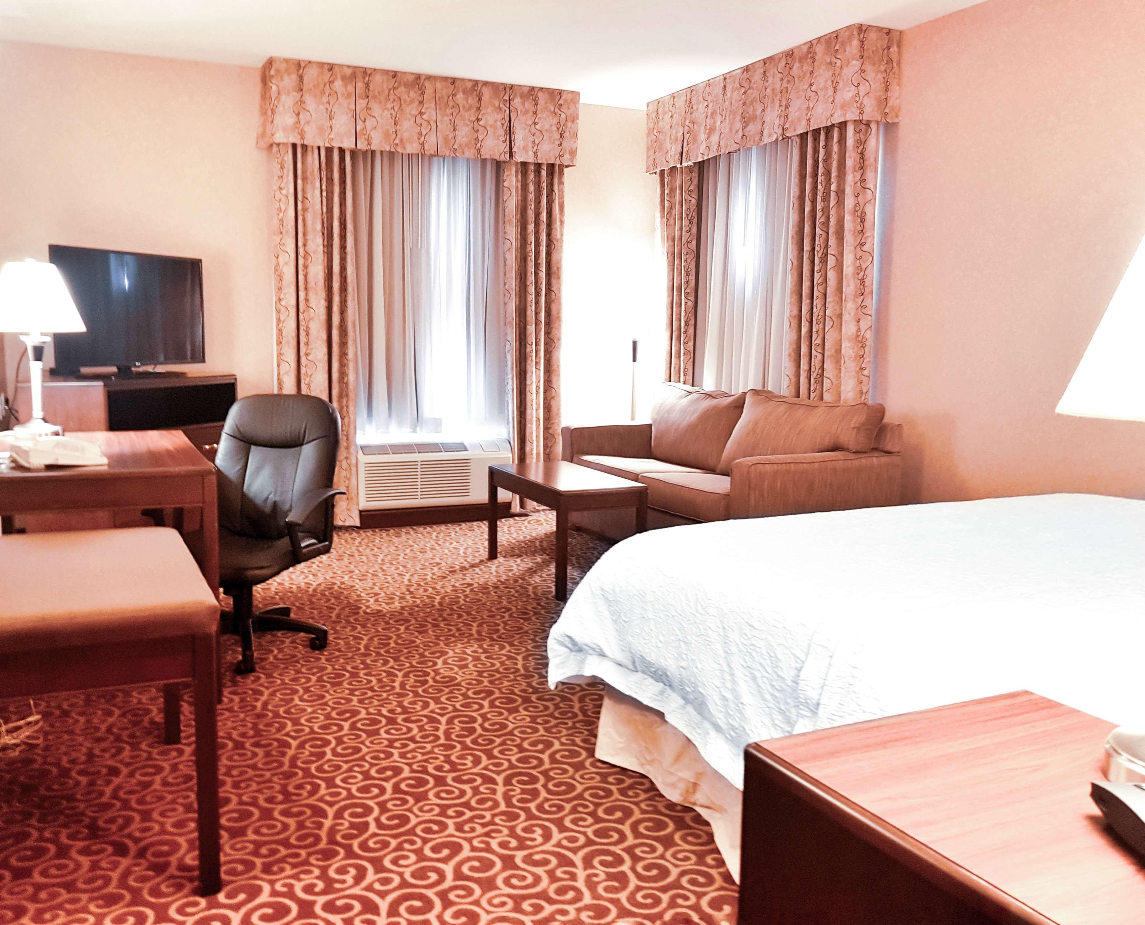 Hampton Inn & Suites By Hilton Edmonton International Airport Leduc Bagian luar foto