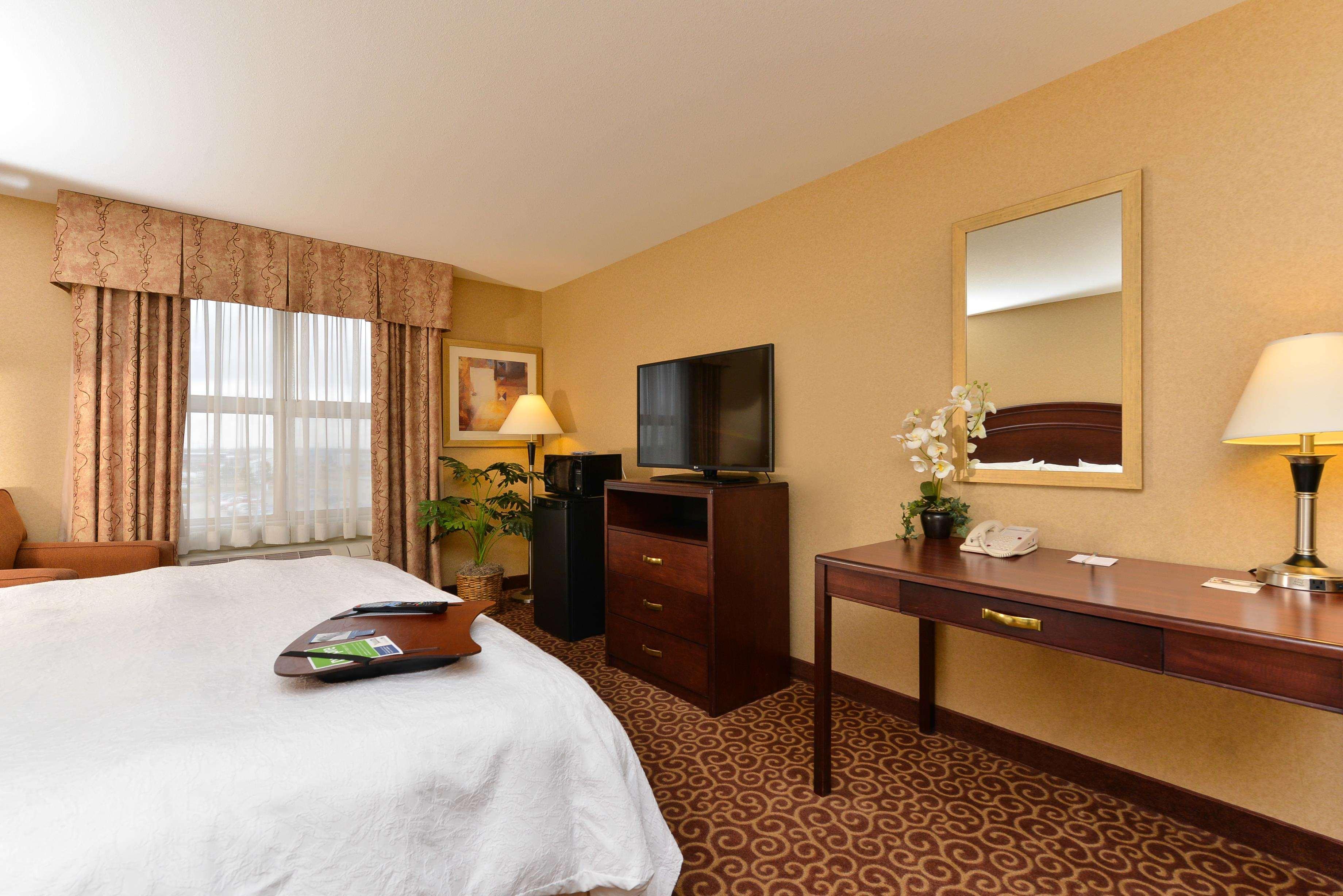 Hampton Inn & Suites By Hilton Edmonton International Airport Leduc Bagian luar foto