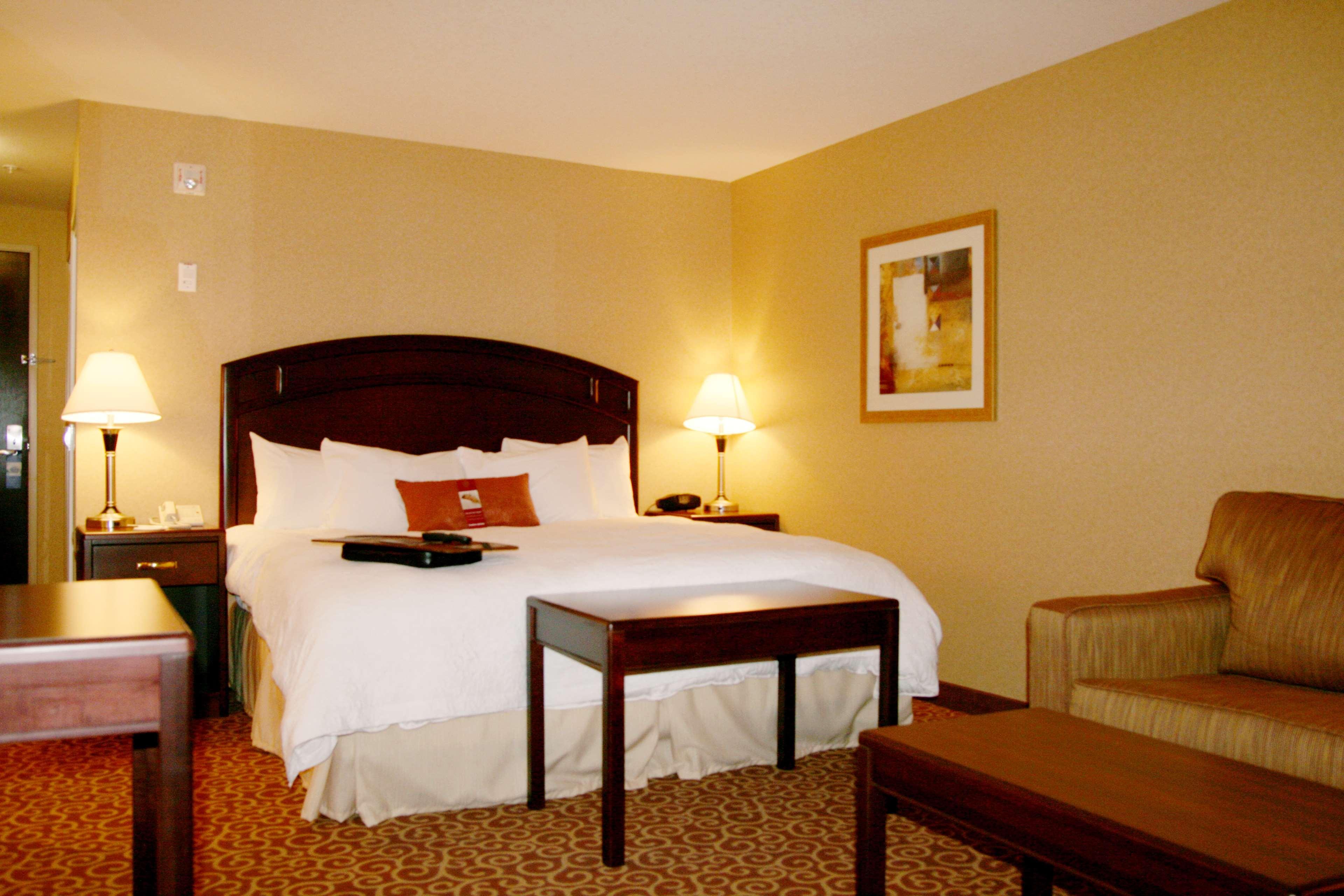 Hampton Inn & Suites By Hilton Edmonton International Airport Leduc Bagian luar foto
