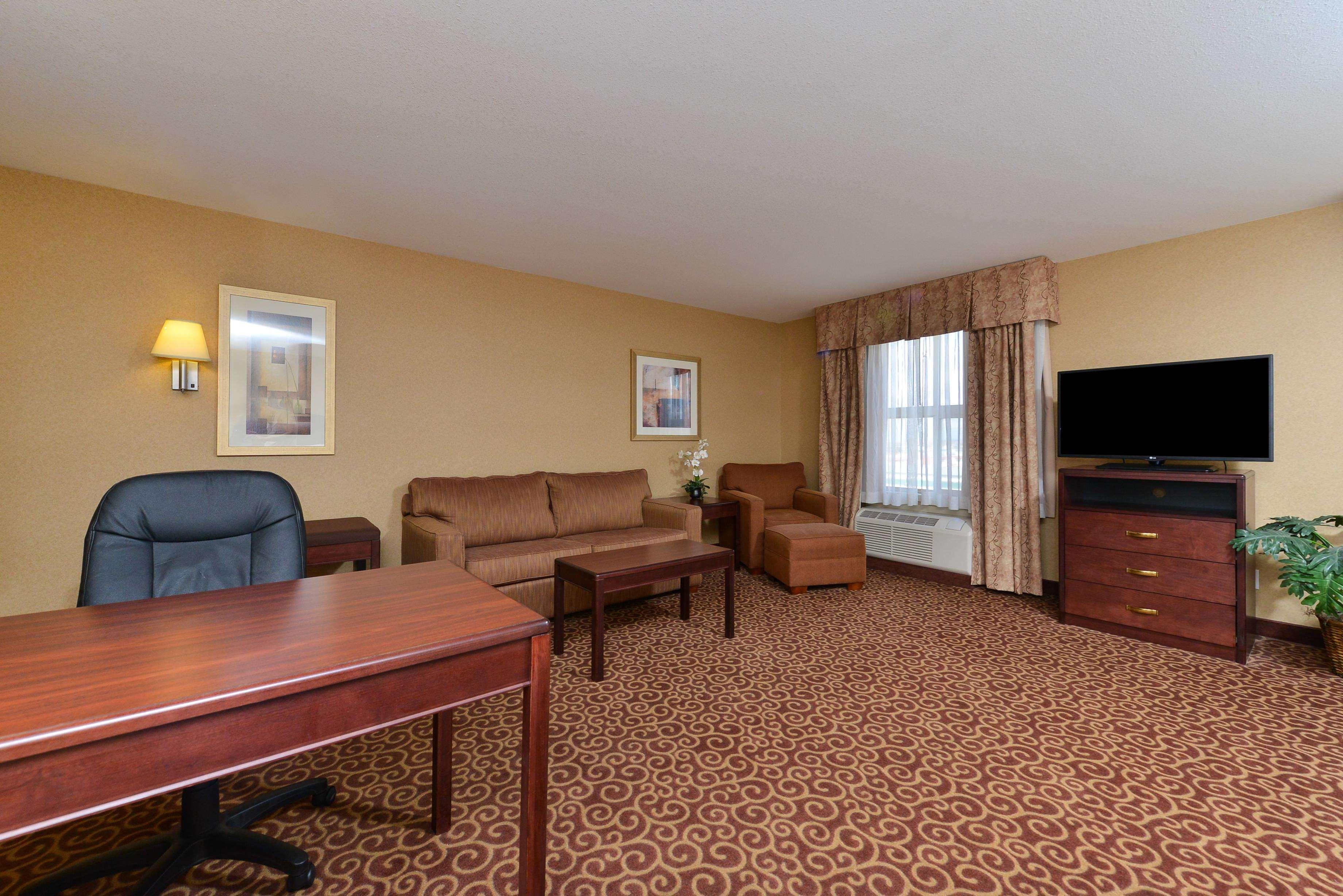 Hampton Inn & Suites By Hilton Edmonton International Airport Leduc Bagian luar foto