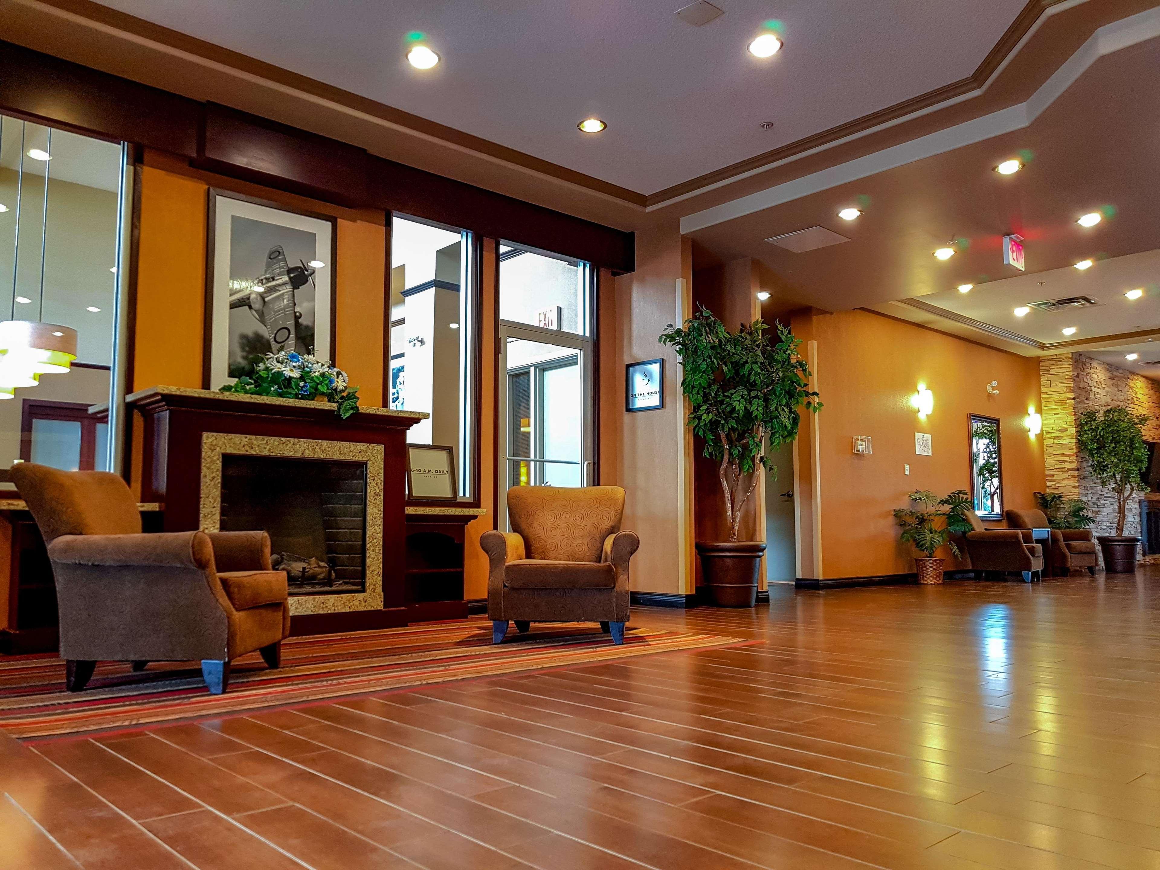 Hampton Inn & Suites By Hilton Edmonton International Airport Leduc Bagian luar foto