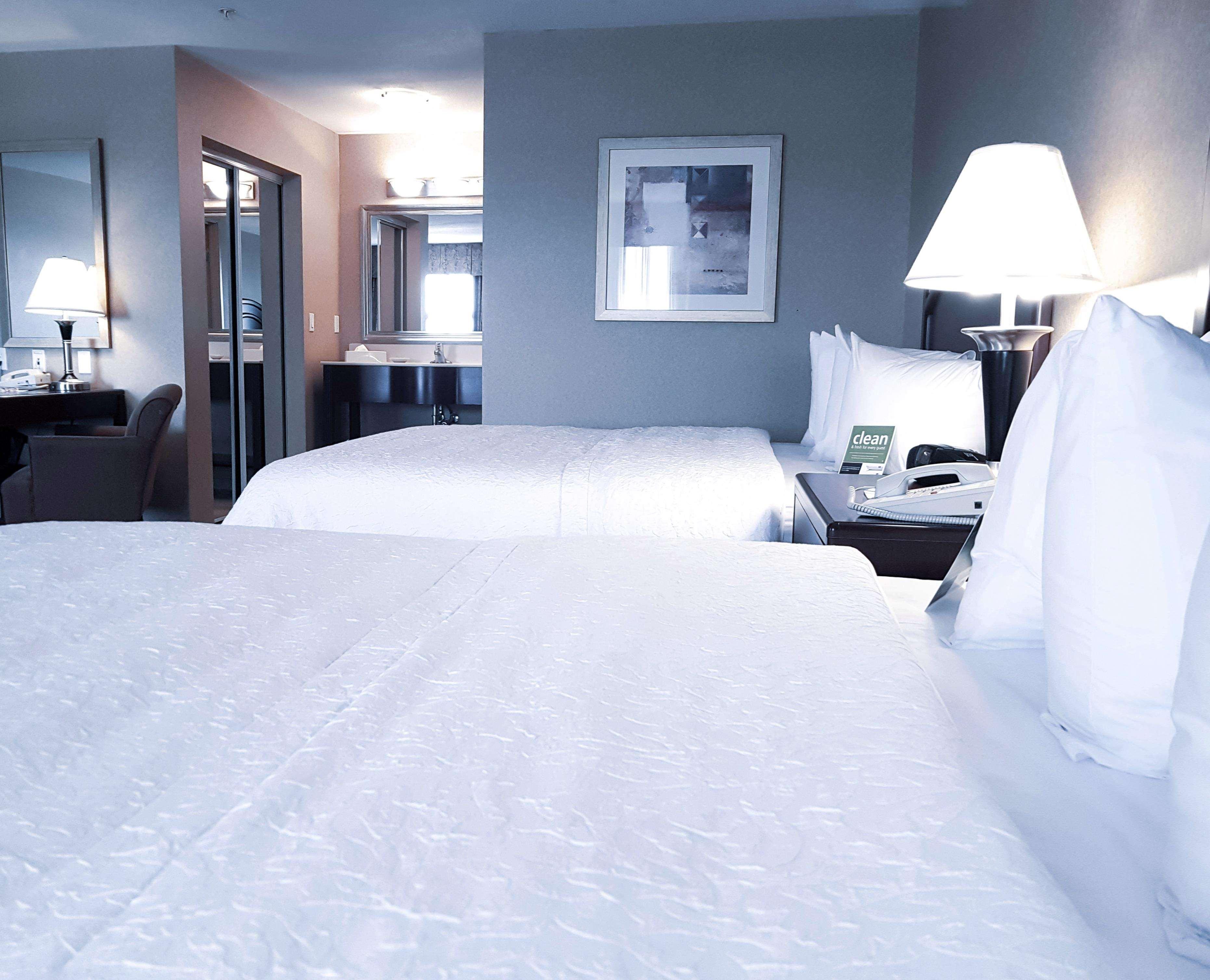 Hampton Inn & Suites By Hilton Edmonton International Airport Leduc Bagian luar foto