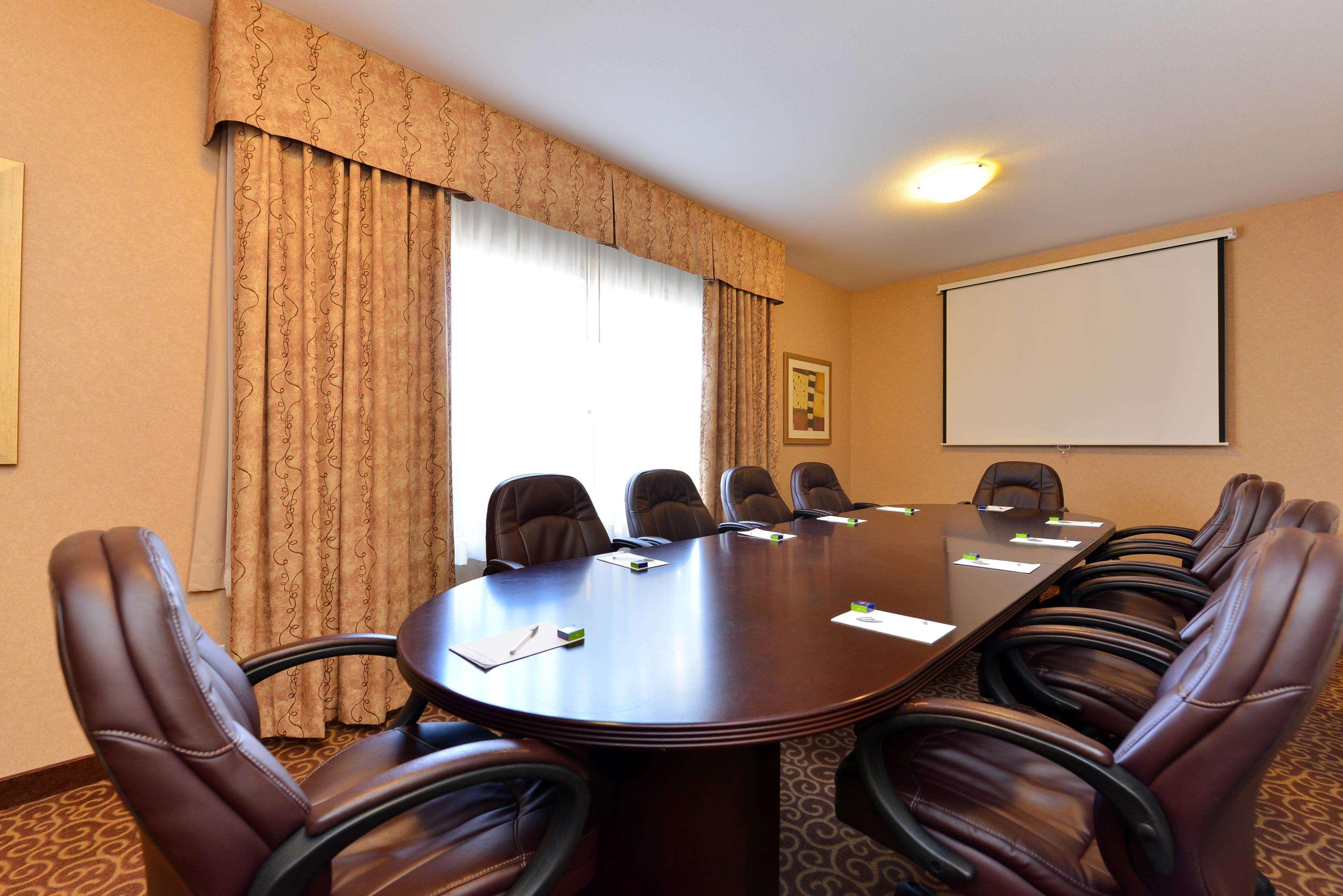 Hampton Inn & Suites By Hilton Edmonton International Airport Leduc Bagian luar foto