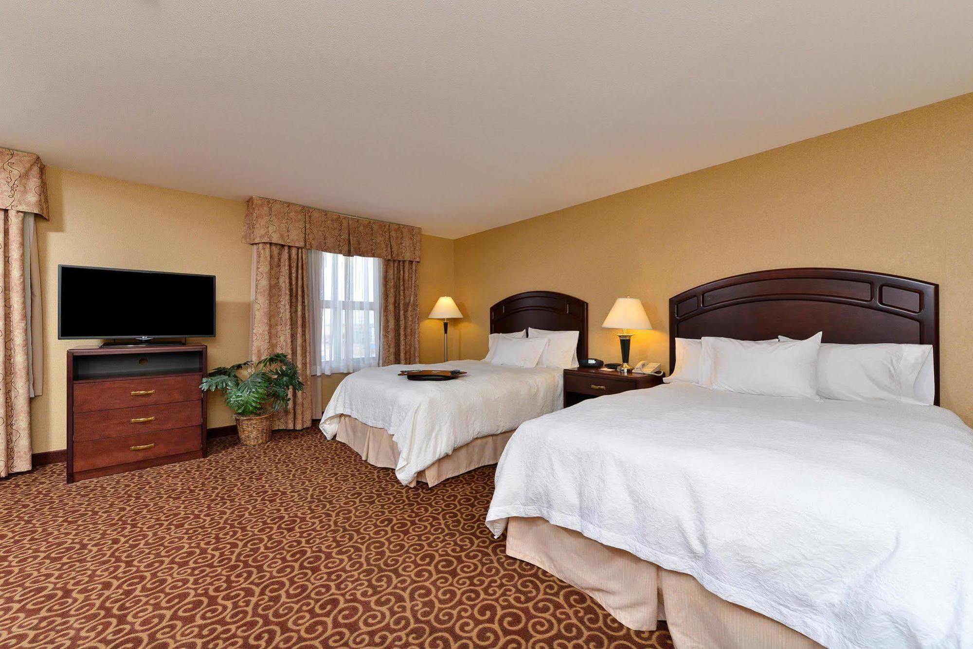 Hampton Inn & Suites By Hilton Edmonton International Airport Leduc Bagian luar foto