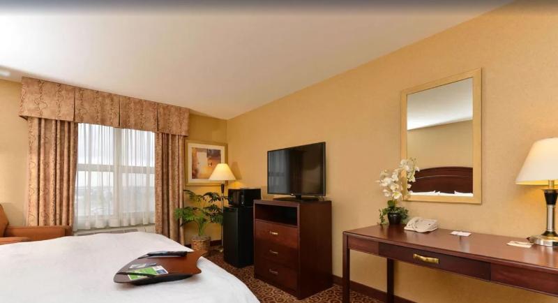 Hampton Inn & Suites By Hilton Edmonton International Airport Leduc Bagian luar foto